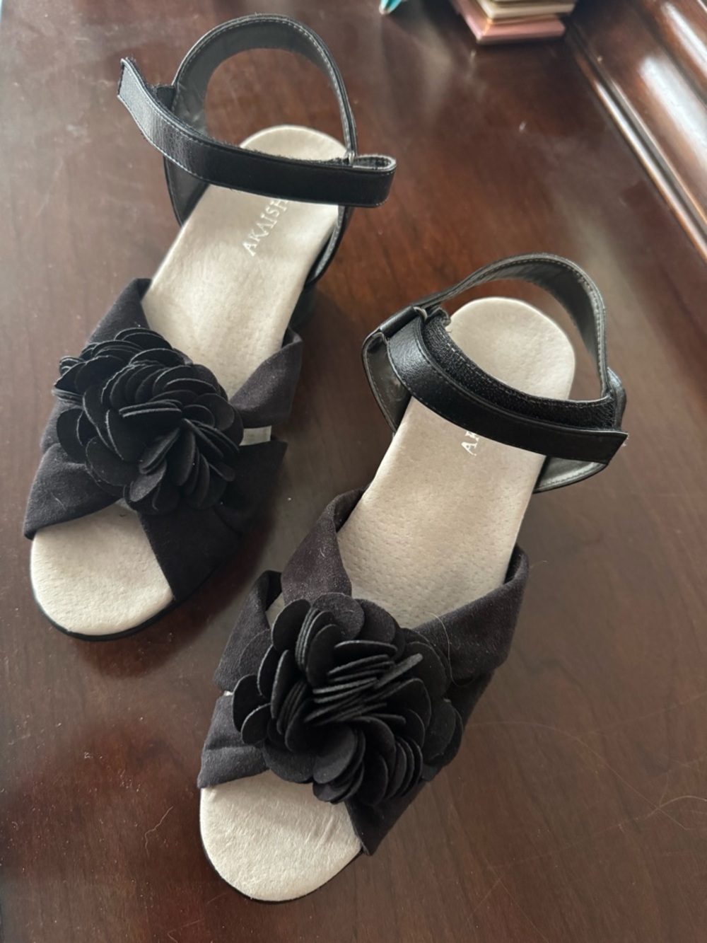 Akaishi Hana Floral A-Line Women's Wedge Sandals